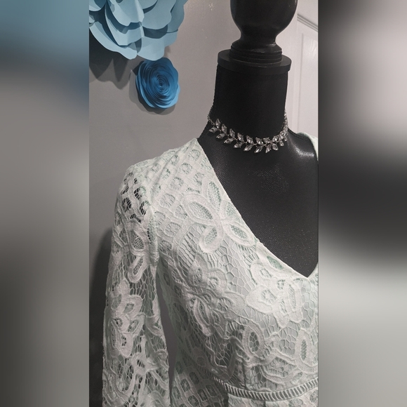 A Pea in the Pod Mint Green Lace Dress - Picture 2 of 4